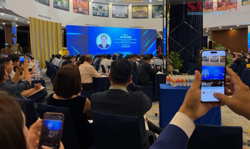 Lãnh đạo UBND tỉnh Lâm Đồng công khai thông tin, số điện thoại để các nhà đầu tư có thể kịp thời phản ánh, liên hệ. Ảnh: ĐOÀN KIÊN