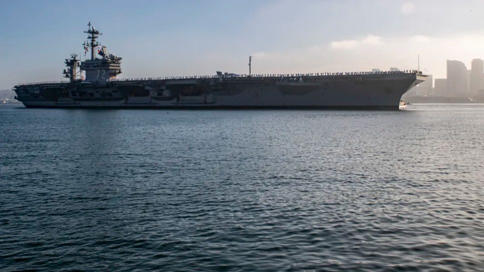 USS Abraham Lincoln. Ảnh: U.S. NAVY PHOTO