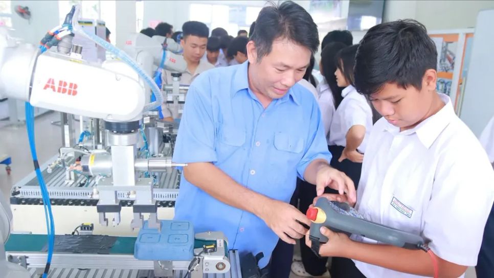 Học sinh Trường THCS Bông Trang (xã Xuyên Mộc) tham gia hoạt động, hướng nghiệp tại Trường Cao đẳng Kỹ thuật Công nghệ Bà Rịa - Vũng Tàu