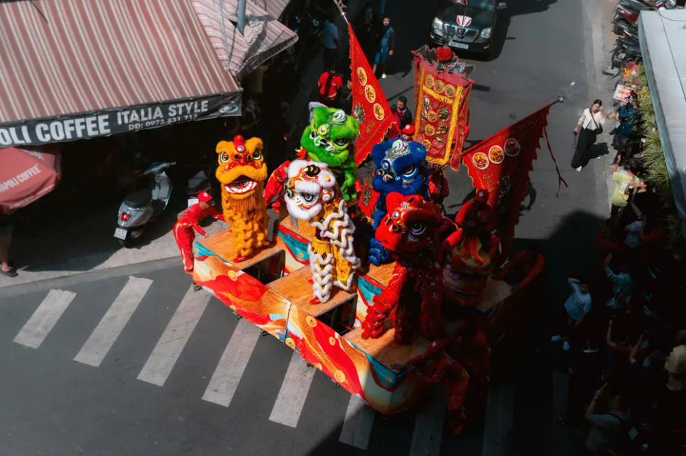 Rộn rã lễ hội Tết Nguyên tiêu tại Chợ Lớn