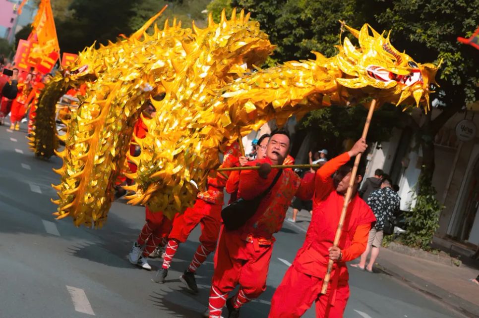 Rộn rã lễ hội Tết Nguyên tiêu tại Chợ Lớn
