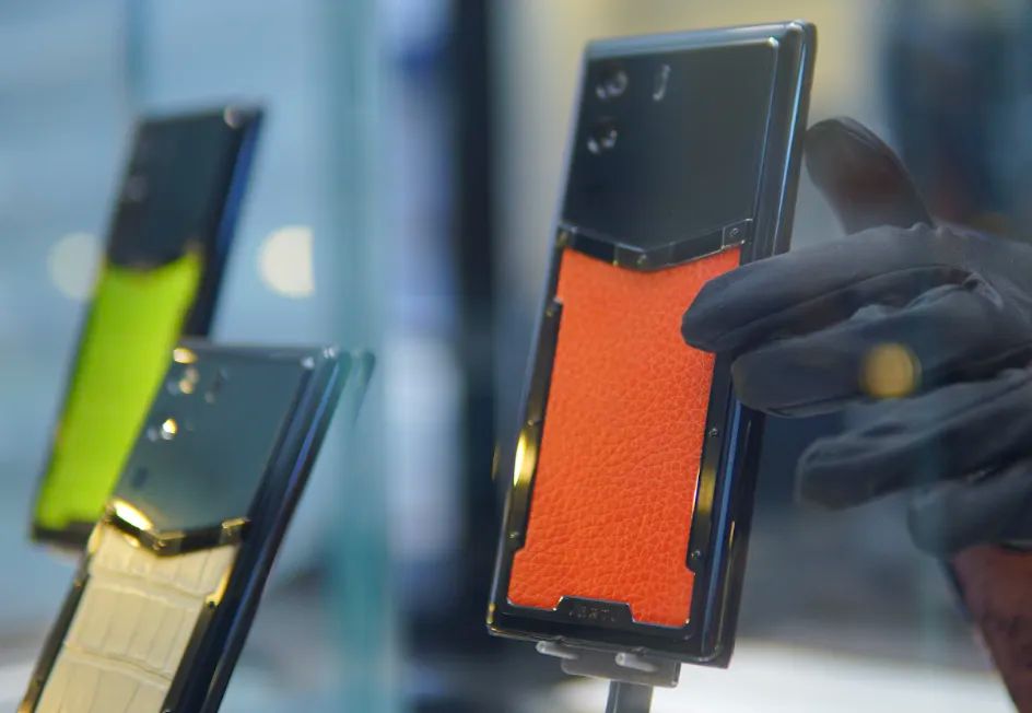Mỗi chiếc smartphone của Vertu là một “tác phẩm nghệ thuật” được chế tác thủ công tinh xảo