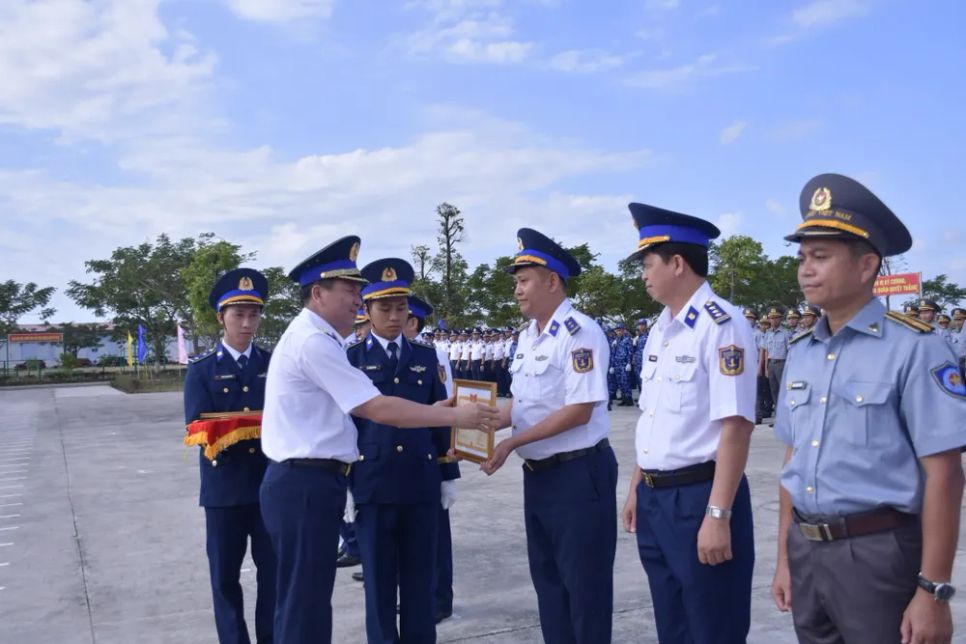 Thiếu tướng Lê Đình Cường khen thưởng các đơn vị vững mạnh toàn diện <br> Thiếu tướng Lê Đình Cường khen thưởng các đơn vị vững mạnh toàn diện <br>