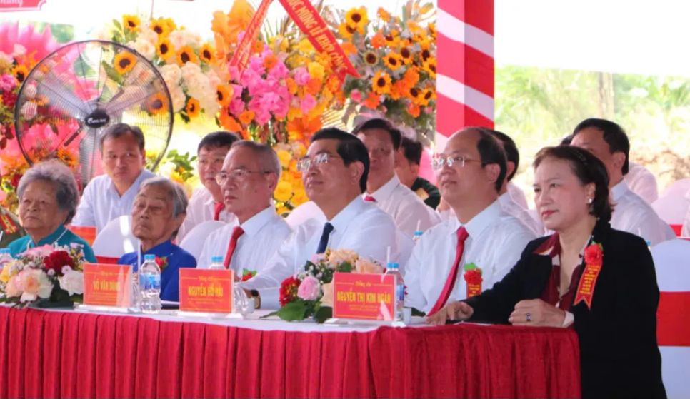 Các đại biểu dự lễ khởi công Đền tưởng niệm, sáng 3-3