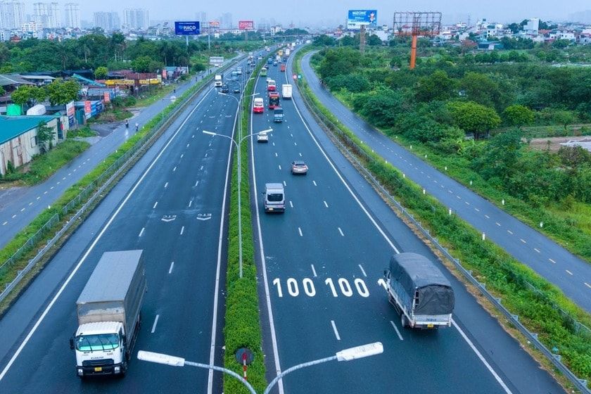 Phân làn, điều chỉnh tốc độ trên cao tốc Pháp Vân - Nghi Sơn. Ảnh: Nguyễn Hải