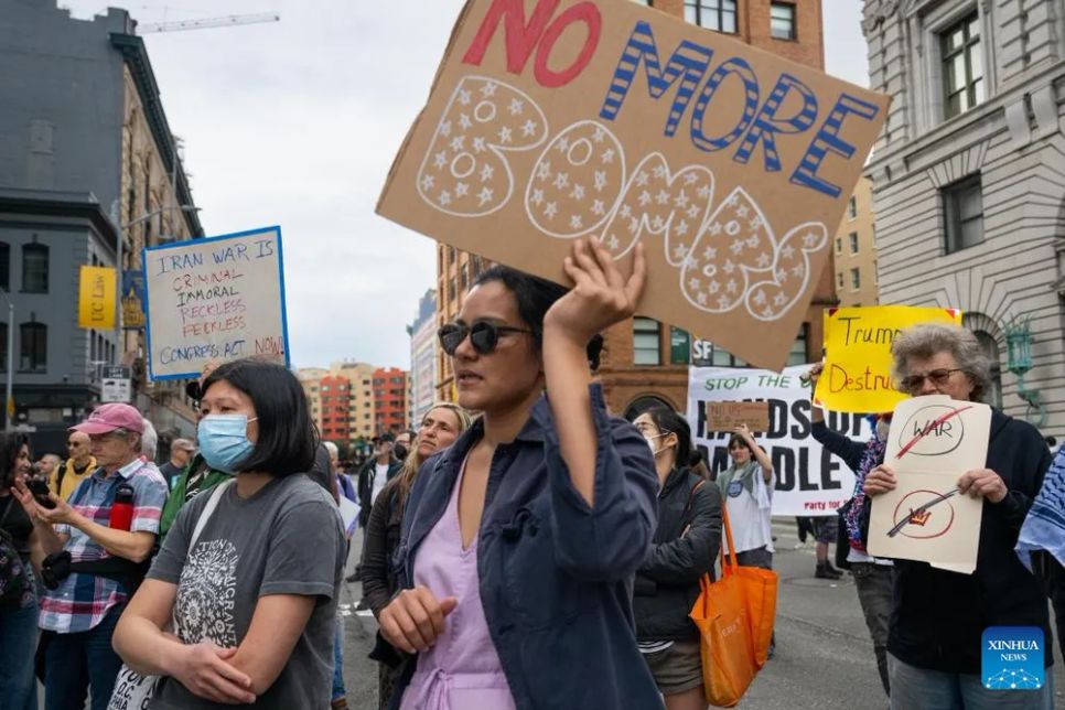 Biểu tình phản đối vụ tấn công vào Iran do Mỹ và Israel thực hiện tại TP San Francisco, Mỹ. Ảnh: XINHUA Biểu tình phản đối vụ tấn công vào Iran do Mỹ và Israel thực hiện tại TP San Francisco, Mỹ. Ảnh: XINHUA