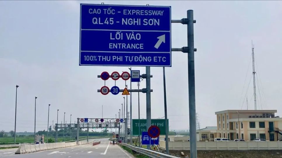 Hơn 10.000 giao dịch sau 10 giờ thu phí 5 đoạn đường cao tốc Bắc - Nam Hơn 10.000 giao dịch sau 10 giờ thu phí 5 đoạn đường cao tốc Bắc - Nam