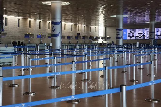 Cảnh vắng vẻ tại sân bay quốc tế Ben Gurion gần Tel Aviv, Israel, khi nước này đóng cửa không phận, ngày 28-2-2026. Ảnh: THX/TTXVN