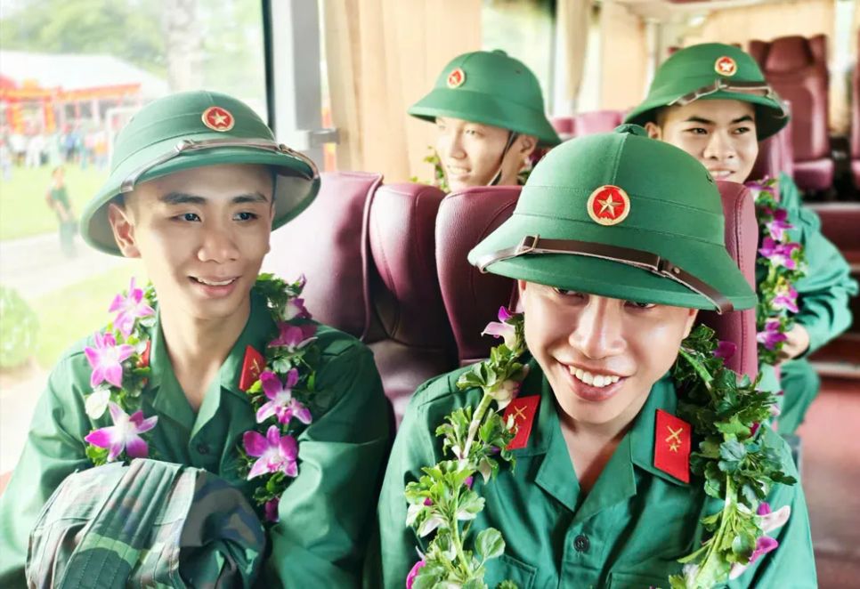 Các tân binh hào hứng lên đường nhập ngũ