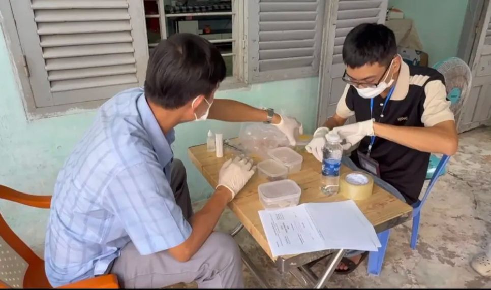 Đoàn kiểm tra liên ngành test nhanh mẫu thực phẩm do cơ sở kinh doanh cung cấp Đoàn kiểm tra liên ngành test nhanh mẫu thực phẩm do cơ sở kinh doanh cung cấp