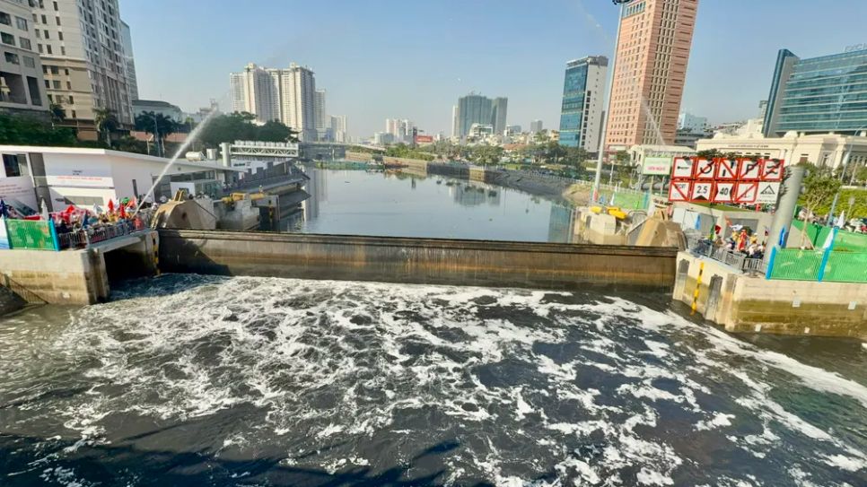 Dự án chống ngập 10.000 tỷ đồng là một trong những dự án kéo dài nhiều năm cần tháo gỡ. Ảnh: QUỐC HÙNG