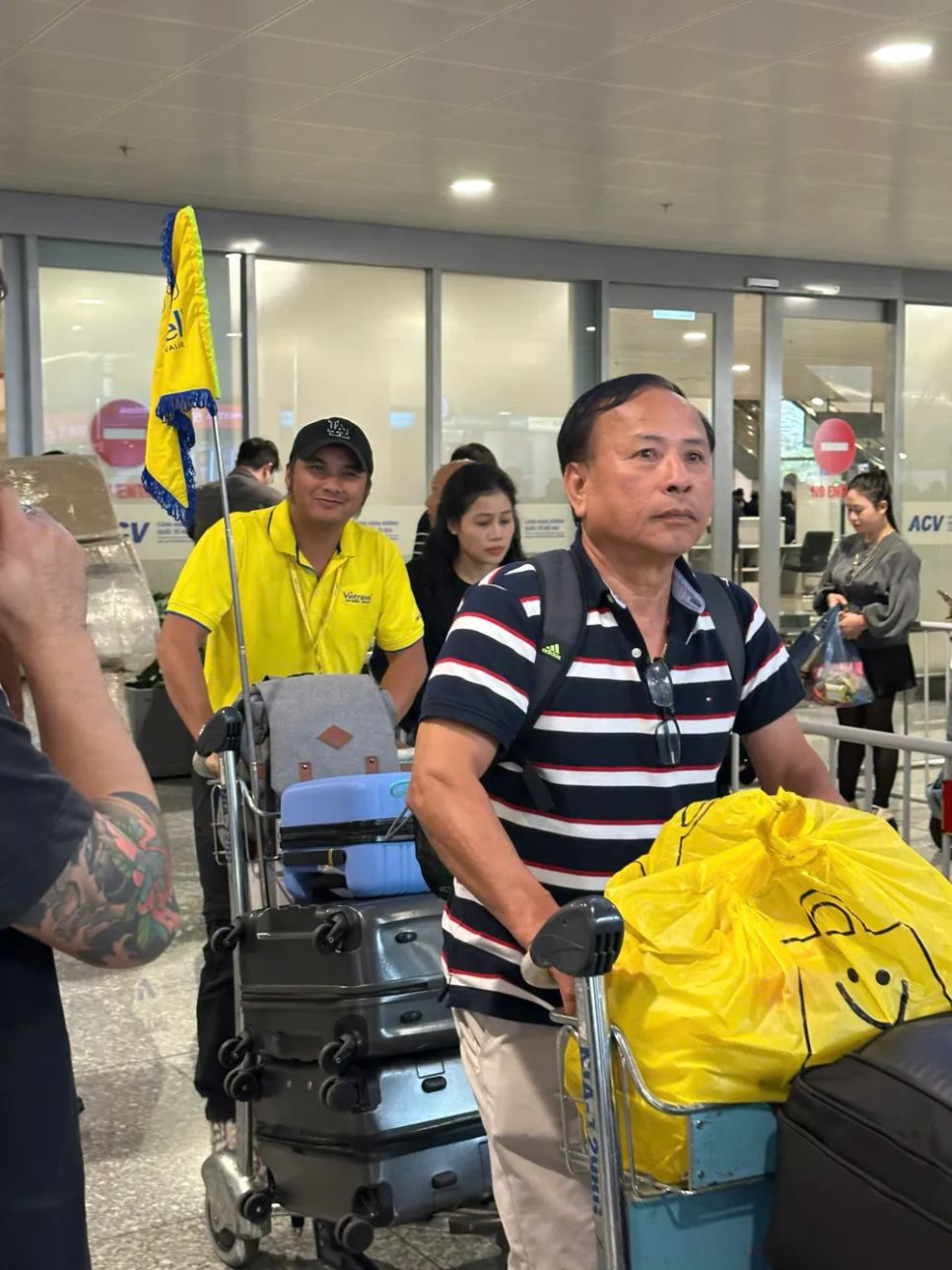 Đoàn khách trở về từ khu vực Trung Đông vào chiều 4-3