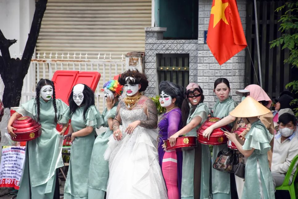 Người dân lội nước, bắt vịt cầu may đầu năm tại lễ hội Làm Chay, Tây Ninh Người dân lội nước, bắt vịt cầu may đầu năm tại lễ hội Làm Chay, Tây Ninh