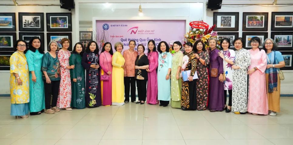 Triển lãm ảnh “Quê hương qua ống kính nhiếp ảnh nữ TPHCM” lần thứ 13 năm 2026, quy tụ 165 tác phẩm của 55 nữ nhiếp ảnh gia Triển lãm ảnh “Quê hương qua ống kính nhiếp ảnh nữ TPHCM” lần thứ 13 năm 2026, quy tụ 165 tác phẩm của 55 nữ nhiếp ảnh gia