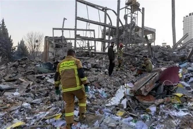 Hiện trường đổ nát sau các cuộc không kích của Mỹ và Israel xuống thủ đô Tehran, Iran ngày 2-3. Ảnh: Kyodo/TTXVN