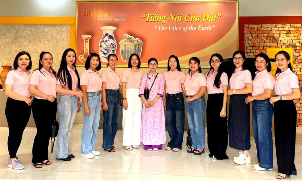 Nhiều đoàn khách tham quan Bảo tàng Phụ nữ Nam Bộ dịp 8-3