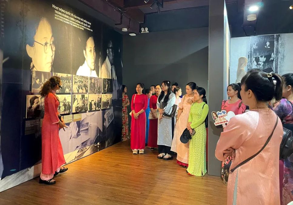 Nhiều đoàn khách tham quan Bảo tàng Phụ nữ Nam Bộ dịp 8-3
