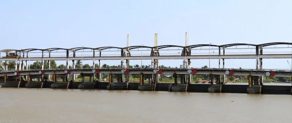 Cống Láng Thé, xã Nhị Long (tỉnh Vĩnh Long) đóng cống để ngăn mặn xâm nhập. Ảnh: TH