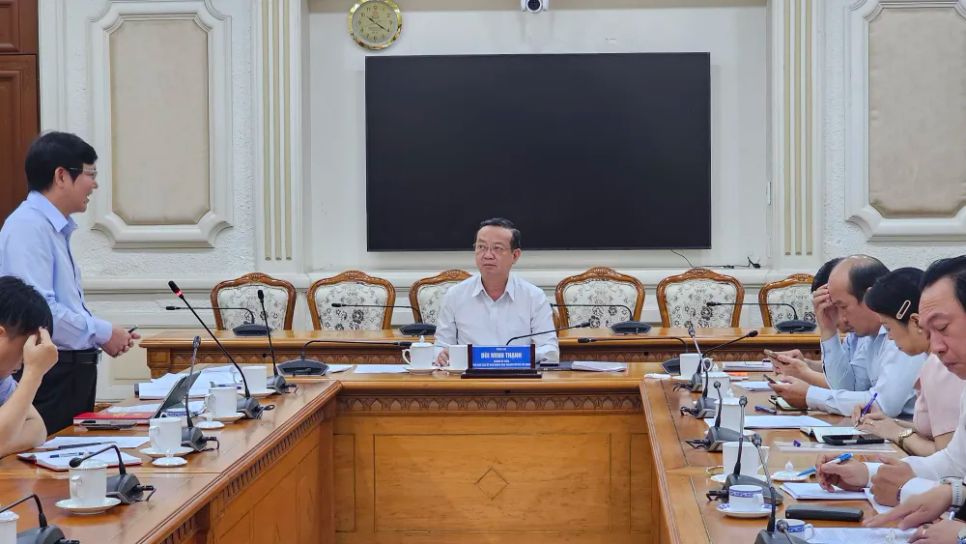 Ông Nguyễn Hải Trường, Phó Trưởng phòng đô thị (Văn phòng UBND TPHCM) phát biểu tại cuộc họp.