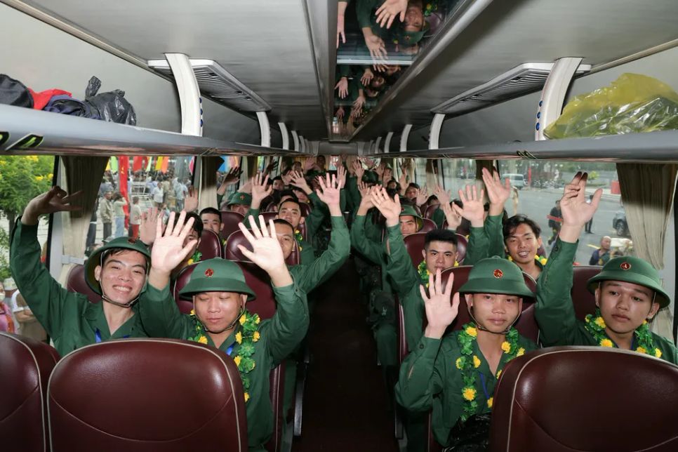 Các tân binh tại TP Cần Thơ lên đường thực hiện nghĩa vụ thiêng liêng với Tổ quốc