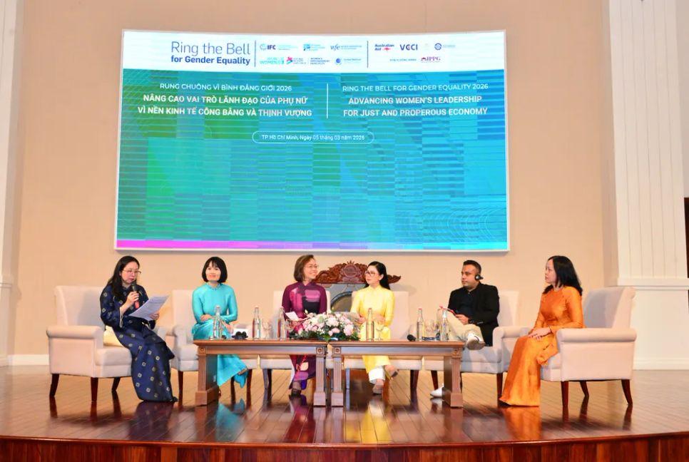 Phiên thảo luận “Thúc đẩy vai trò lãnh đạo của phụ nữ vì một nền kinh tế công bằng và thịnh vượng”. Ảnh: NHUNG NGUYỄN
