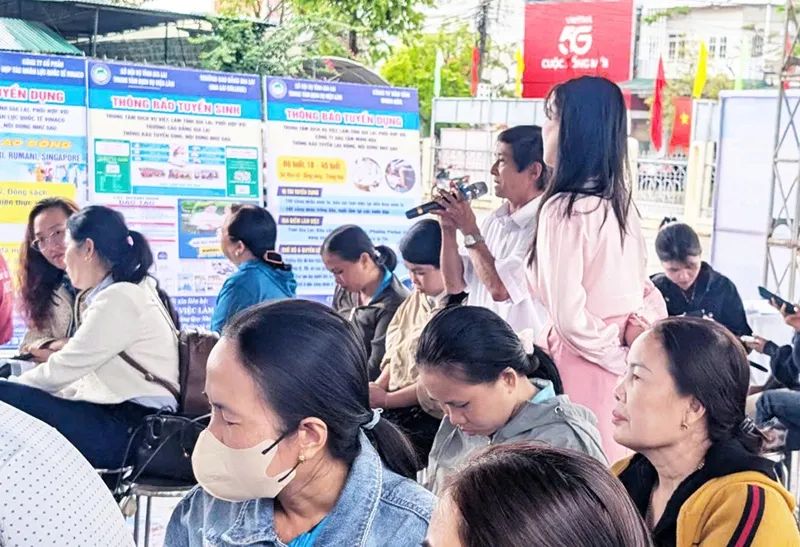 Hơn 2.000 vị trí việc làm được giới thiệu tại “Ngày hội việc làm”.