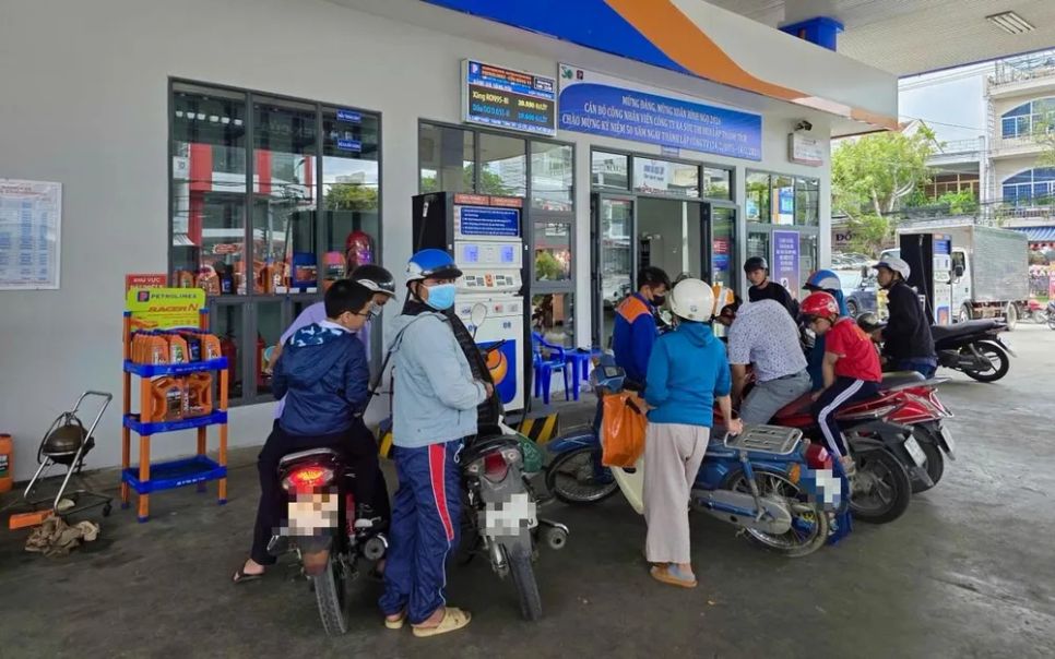 Giá xăng dầu tiếp tục tăng 'sốc' chỉ sau 2 ngày điều chỉnh