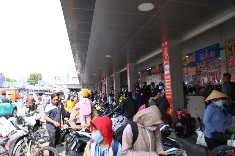 Giá xăng dầu tăng mạnh đang tác động đáng kể đến hoạt động kinh doanh của các doanh nghiệp vận tải