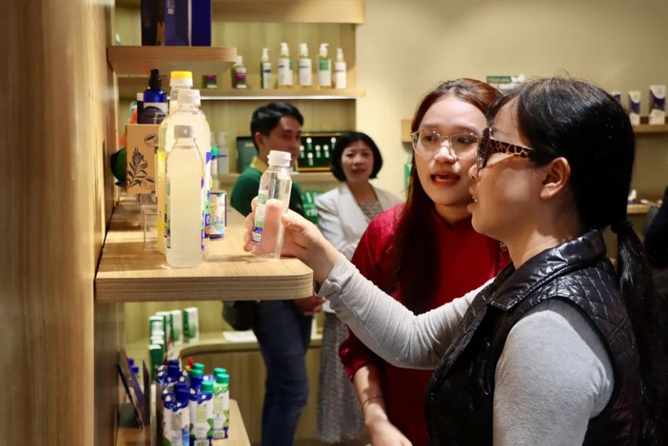 Nhiều sản phẩm trưng bày dành cho phái đẹp