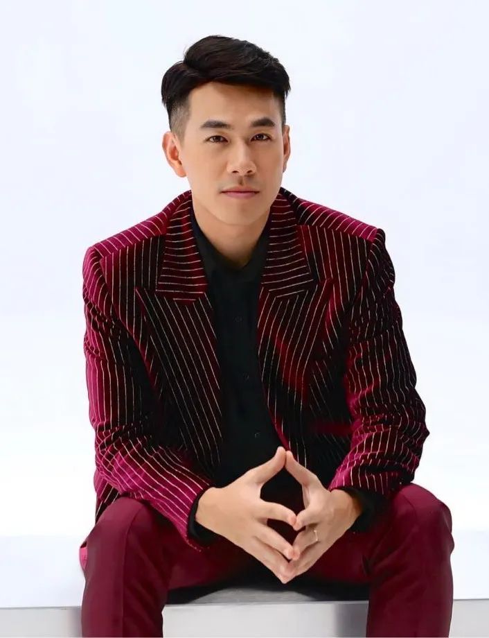 Ca sĩ Hồ Trung Dũng