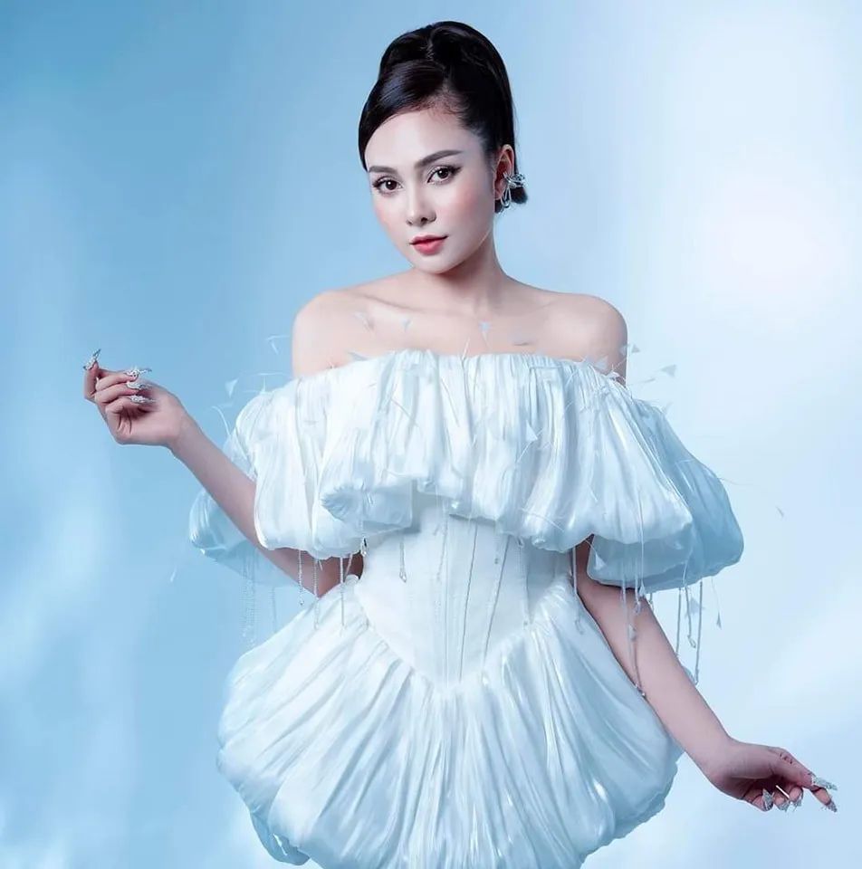 Ca sĩ Lưu Hiền Trinh