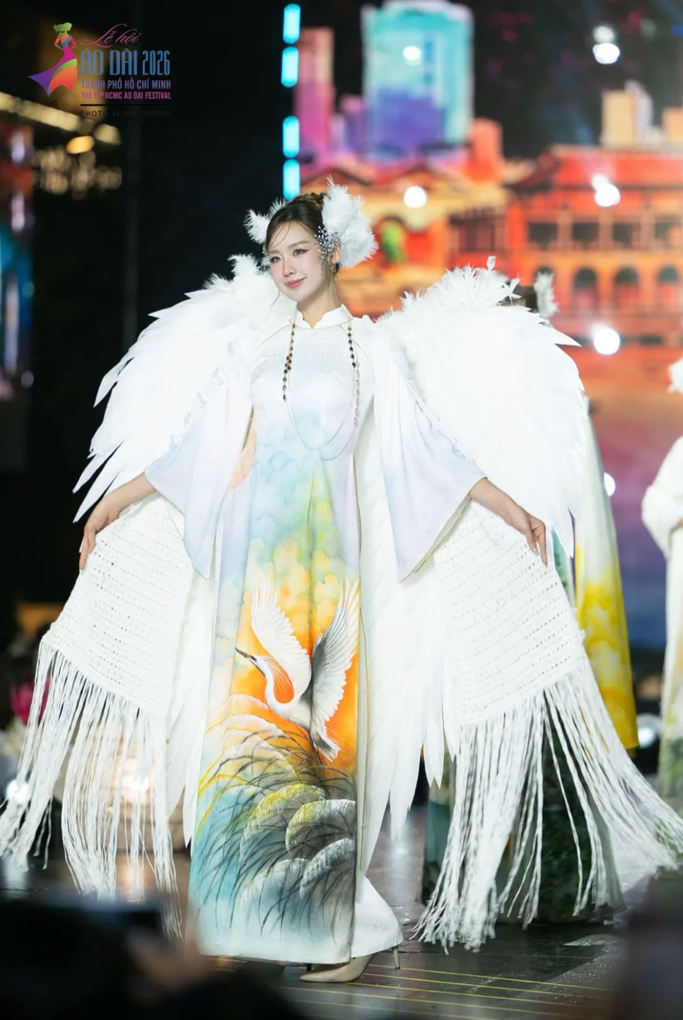 Dệt ký ức quê hương trên tà áo dài