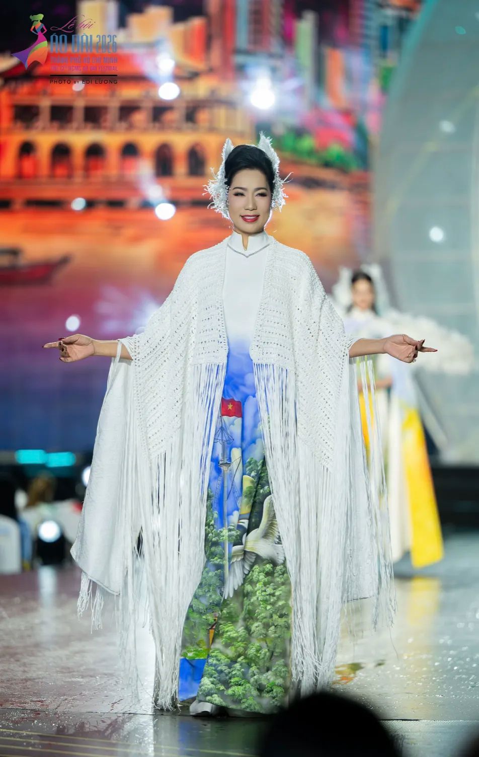 Dệt ký ức quê hương trên tà áo dài