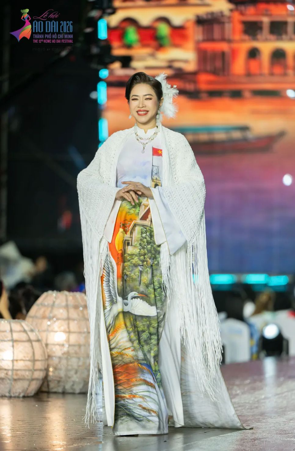 Dệt ký ức quê hương trên tà áo dài