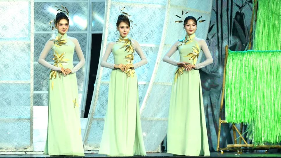 Áo dài là cầu nối giới thiệu vẻ đẹp Việt Nam