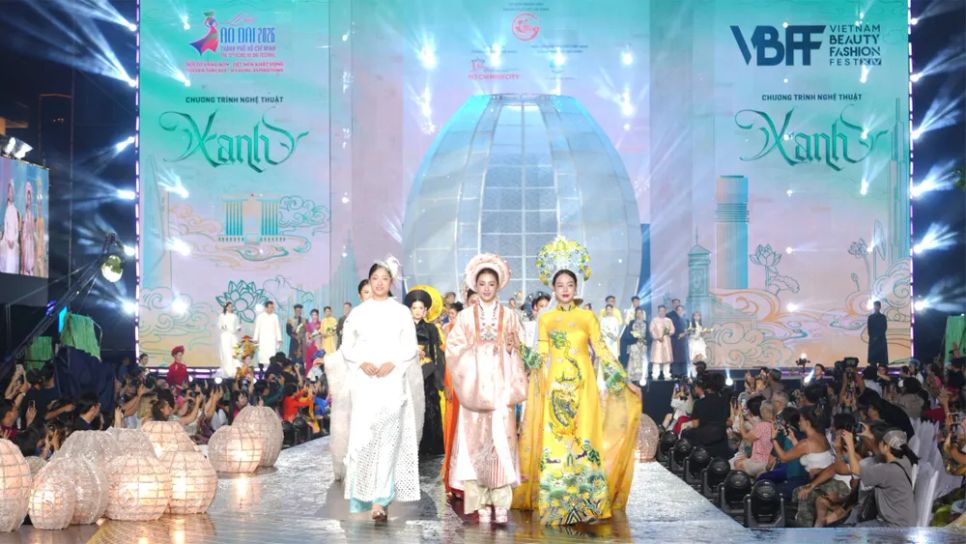 Áo dài là cầu nối giới thiệu vẻ đẹp Việt Nam