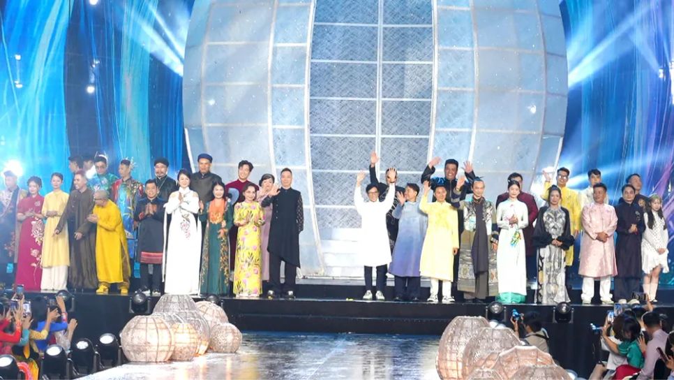 Áo dài là cầu nối giới thiệu vẻ đẹp Việt Nam