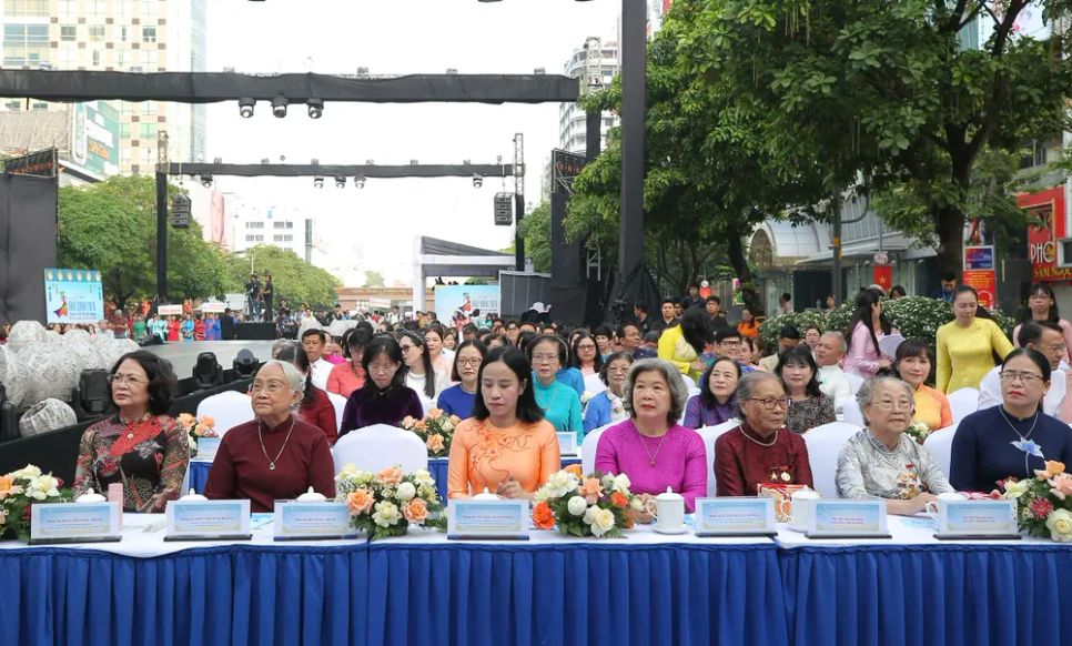 Phụ nữ TPHCM phát huy tinh thần đoàn kết, trách nhiệm và khát vọng vươn lên