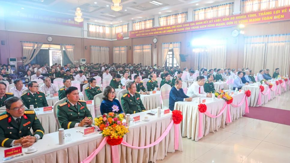 Các đại biểu tham dự họp mặt