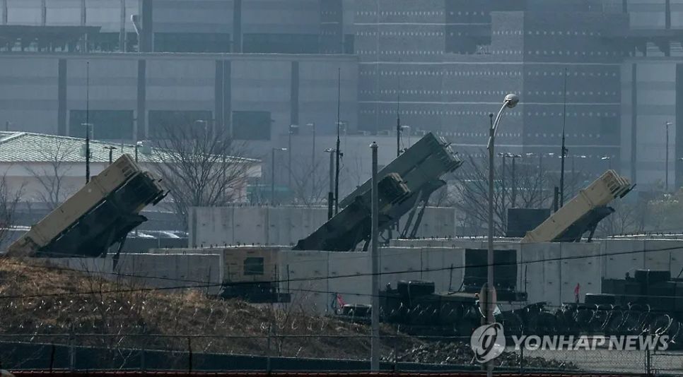 Hệ thống tên lửa Patriot tại căn cứ Pyeongtaek, cách Thủ đô Seoul (Hàn Quốc) 60km về phía Nam. Ảnh: YONHAP Hệ thống tên lửa Patriot tại căn cứ Pyeongtaek, cách Thủ đô Seoul (Hàn Quốc) 60km về phía Nam. Ảnh: YONHAP