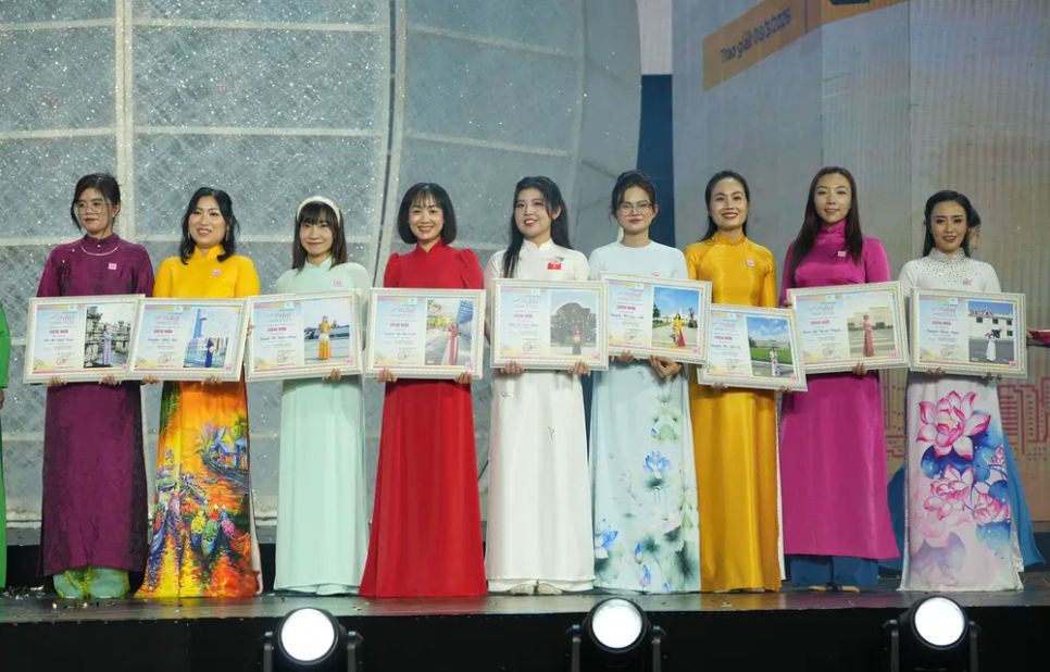Đội “Vàng son tên Bác” đoạt giải nhất Cuộc thi Duyên dáng Áo dài TPHCM 2026