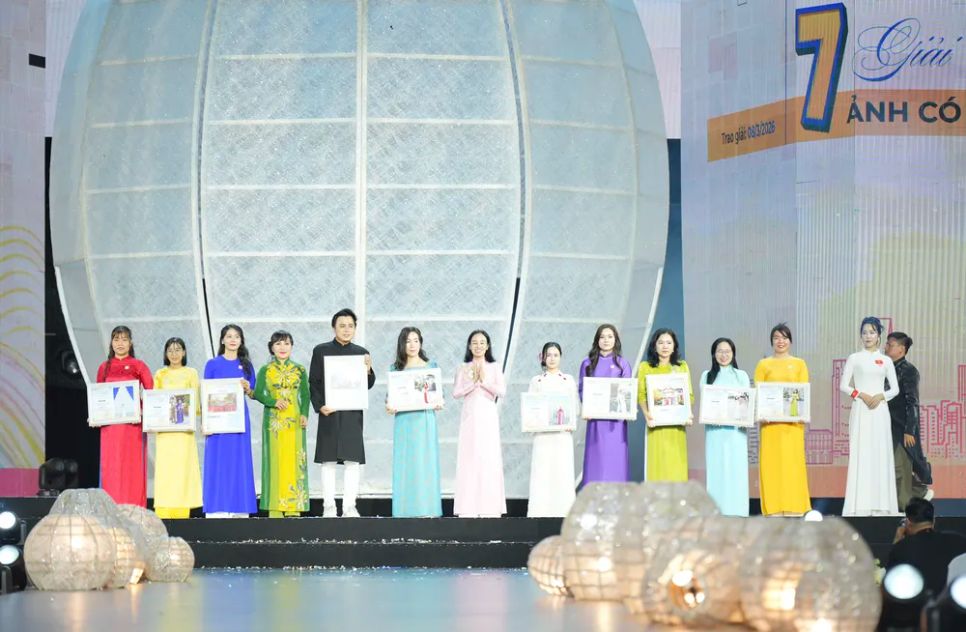 Đội “Vàng son tên Bác” đoạt giải nhất Cuộc thi Duyên dáng Áo dài TPHCM 2026