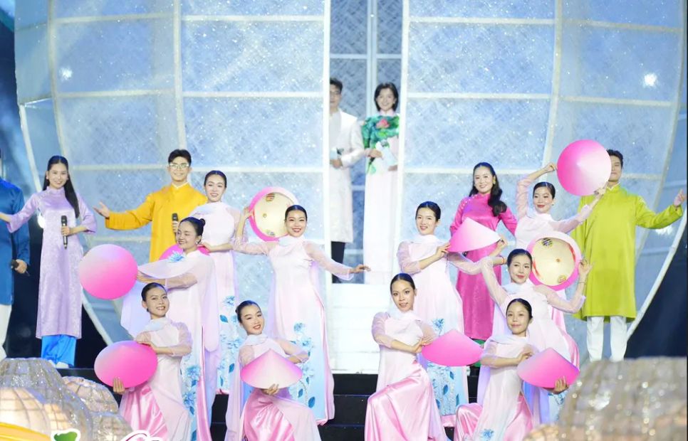 Đội “Vàng son tên Bác” đoạt giải nhất Cuộc thi Duyên dáng Áo dài TPHCM 2026