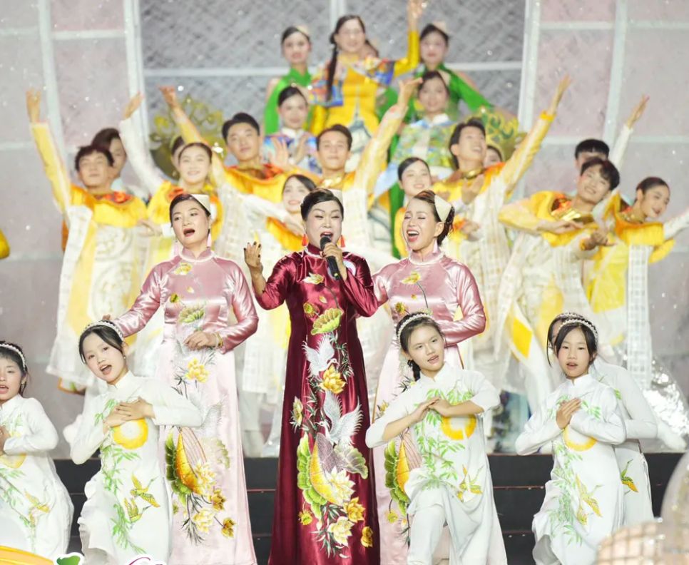 Đội “Vàng son tên Bác” đoạt giải nhất Cuộc thi Duyên dáng Áo dài TPHCM 2026