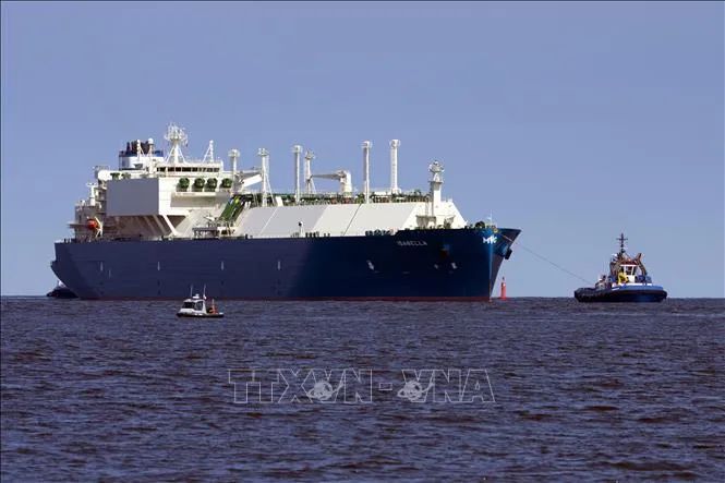 (Tư liệu) Tàu chở khí đốt tự nhiên hóa lỏng LNG. Ảnh: PAP/TTXVN