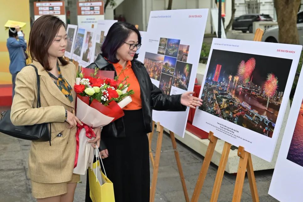 Triển lãm các tác phẩm xuất sắc của cuộc thi