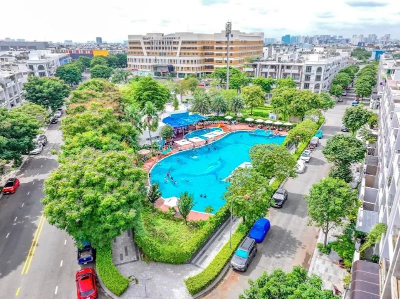 Van Phuc City với mảng xanh và mặt nước phủ kín
