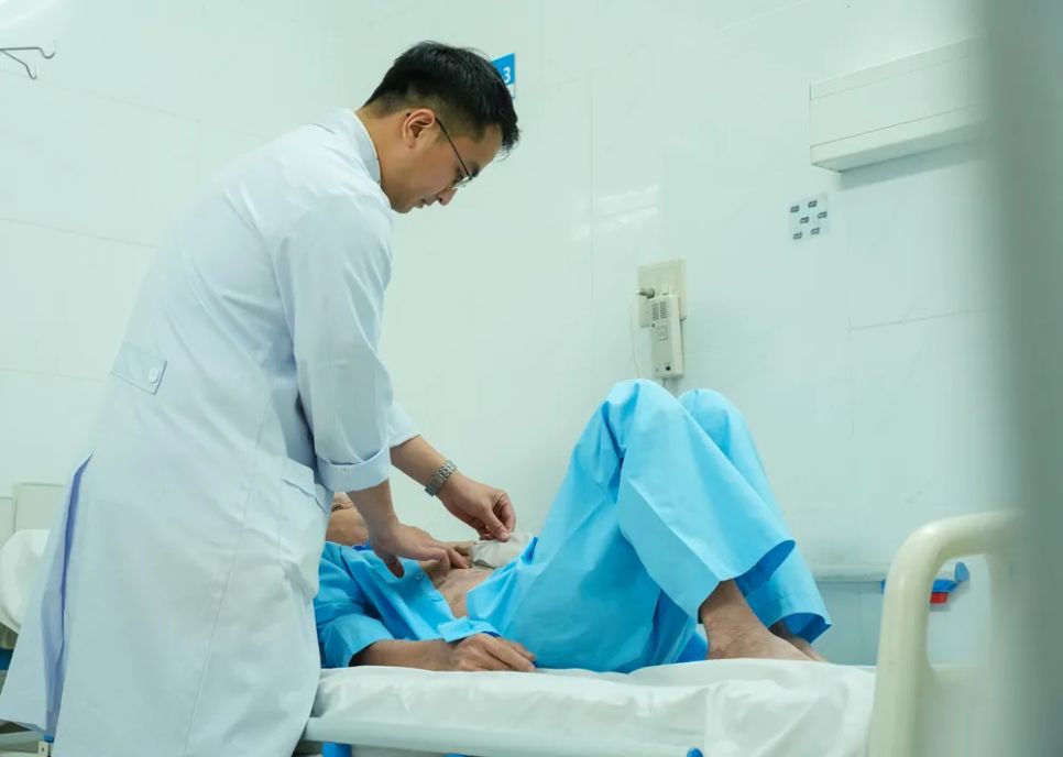 Suýt tử vong vì xem thường đau bụng kéo dài