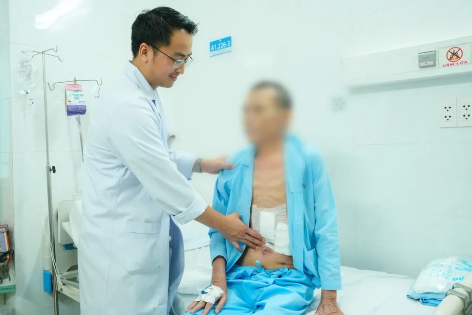 Thời điểm nhập viện, bệnh nhân suy kiệt và nguy kịch.