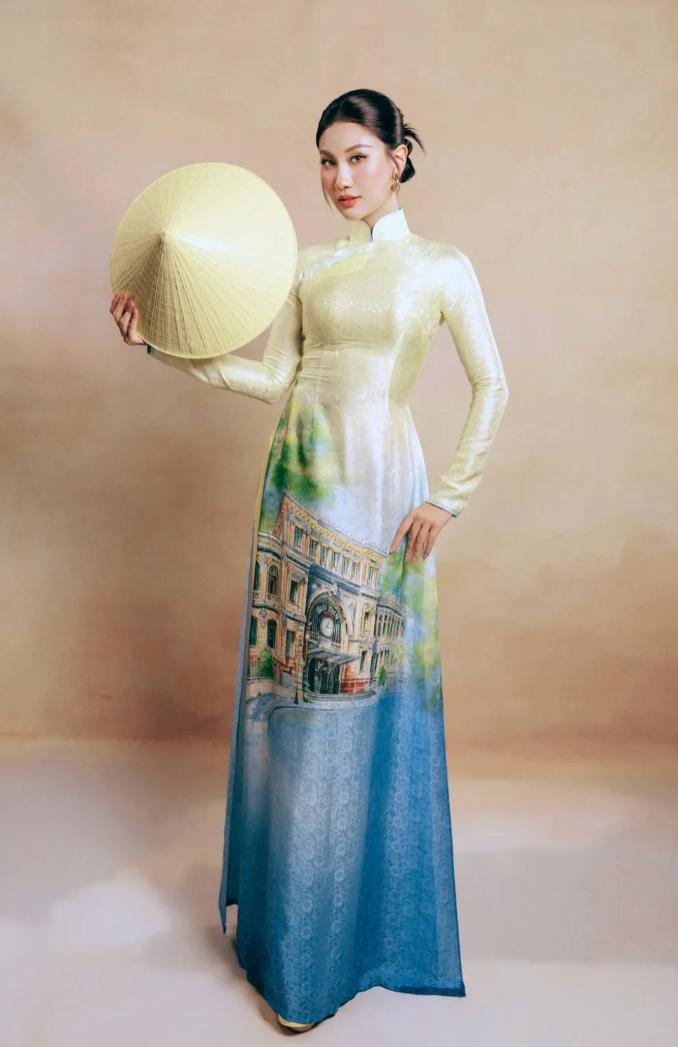 Nghệ nhân - NTK Trung Đinh dệt khát vọng Việt trên tà áo dài lụa